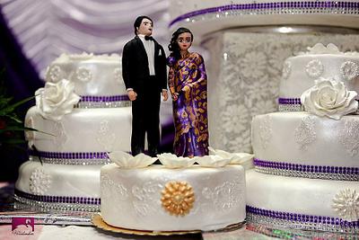 Indianstyle Wedding Cake topper - Cake by Mary Yogeswaran
