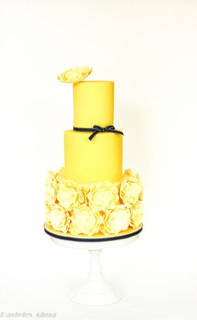 yellow blossoms - Cake by Alma Pasteles