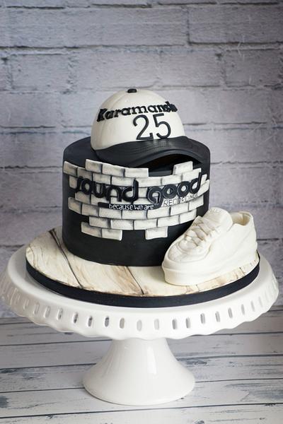Cap and sneaker - Cake by Vanilla & Me