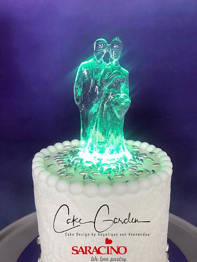 Bridal Caketopper isomalt with light - Cake by Cake Garden 