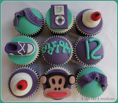 Girly cupcakes, converse, Paul Frank - Cake by Cupcakecreations