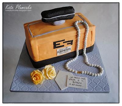 Scent of a woman - Cake by Kate Plumcake