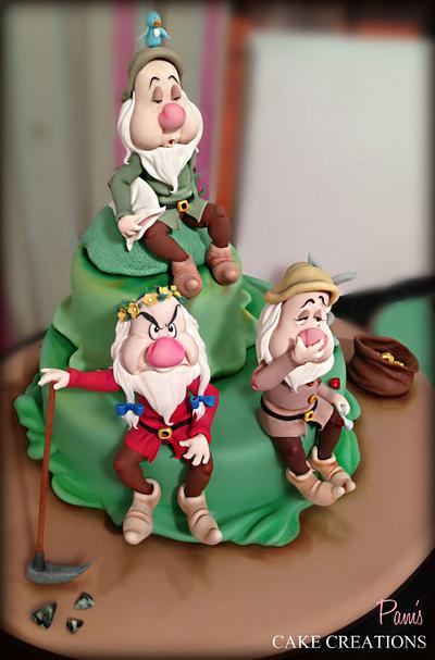 dwarfs cake topper  - Cake by Pamela Iacobellis