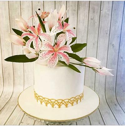 Lily cake - Cake by The Hot Pink Cake Studio by Ipshita