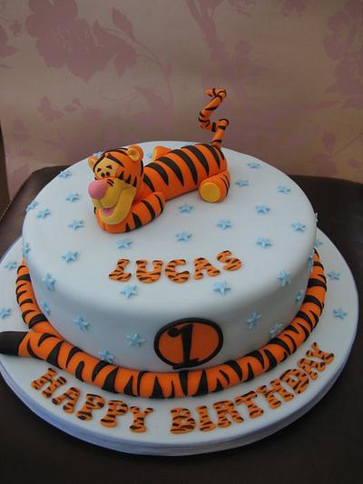 Tigger Birthday Cake - Cake by Deborah Cubbon (the4manxies)