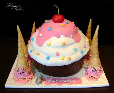 Big Cupcake - Cake by Tatyana Cakes