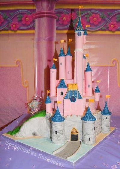 Disney Castle Cake - Cake by Spongecakes Suzebakes