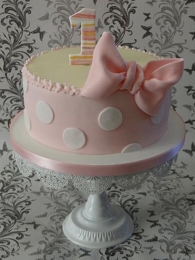Minnie Mouse themed cake - Cake by Sarah Peckett