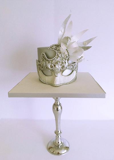 Pure silver  - Cake by Cake Art Studio 