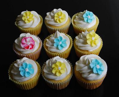 Spring Cupcakes - Cake by Karen