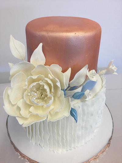 Rose gold and ruffles - Cake by Laurie