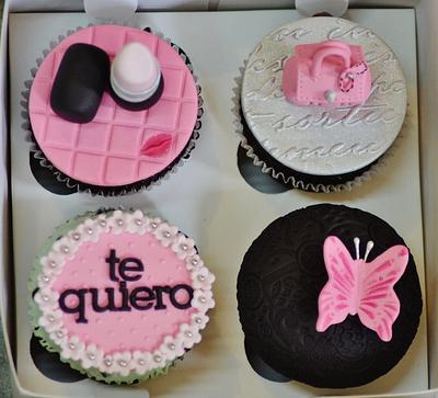 All pinky cupcakes! - Cake by Monika Moreno