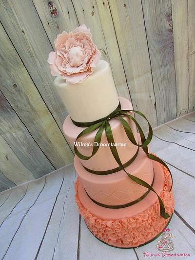 Peach ombre weddingcake - Cake by Wilma's Droomtaarten