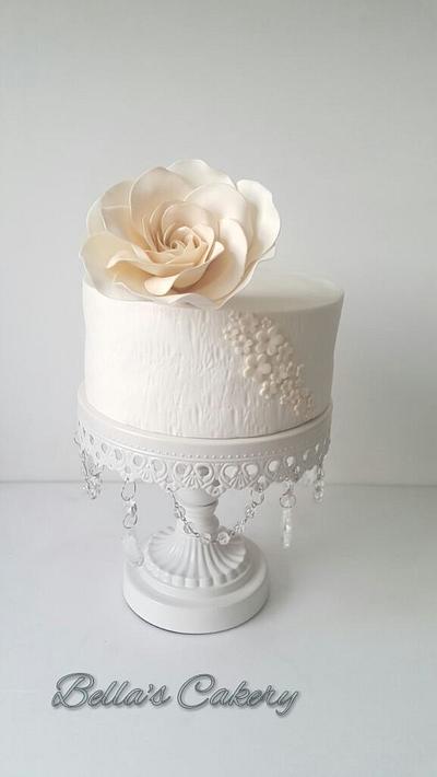 White on white  - Cake by Bella's Cakes 