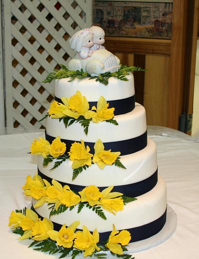 Daffodil Wedding Cake - Cake by Laura Willey
