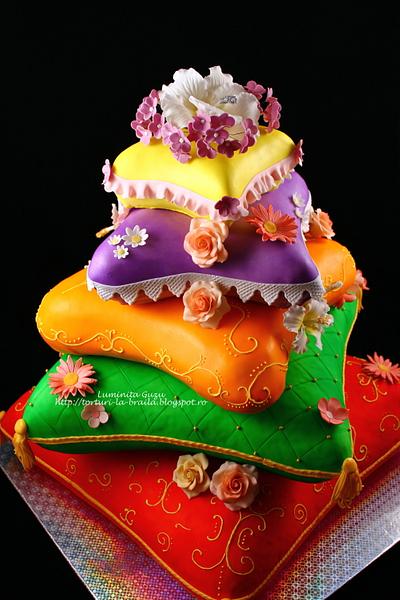Pillows wedding cake  - Cake by Luminita Guzu