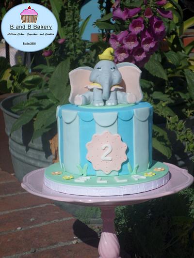 Dumbo - Cake by CakeLuv