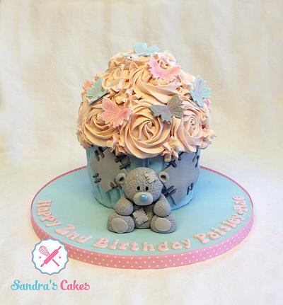 Giant Me to you Cupcake - Cake by Sandra's cakes