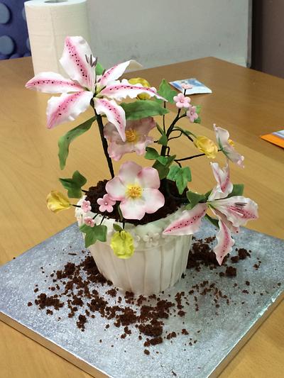 Flower pot - Cake by Sarah AnnCherian