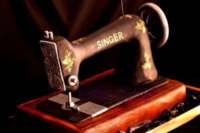 Antique sewing machine cake - Cake by Lize van den Heever