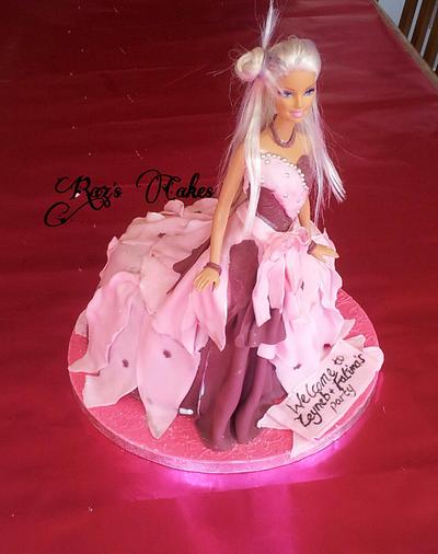Flawing gown doll cake - Cake by RazsCakes