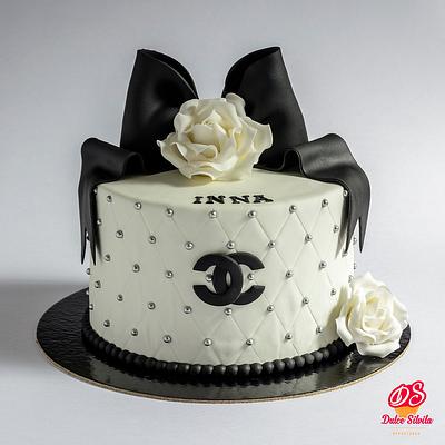 Chanel Cake with white roses - Cake by Dulce Silvita