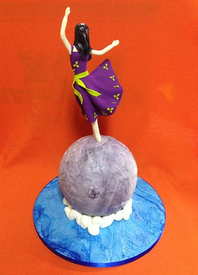 Dancing on the Moon - Cake by Pia Angela Dalisay Tecson
