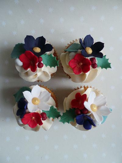 Vintage Winter Flower Cupcakes - Cake by Helen Ward