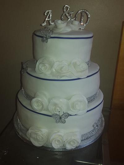 1st wedding cake - Cake by Newbie1 