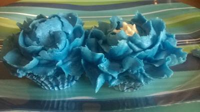 flower cupcakes - Cake by Tareli