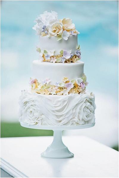 Gold leaf, blossoms and ruffles - Cake by Sweet Petel