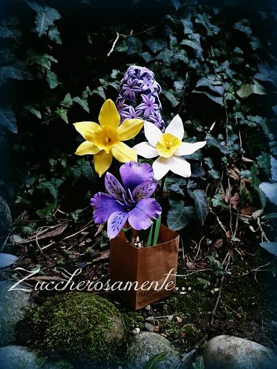 Gumpaste Hyacinth, Daffodil and Alstroemeria - Cake by Silvia Tartari