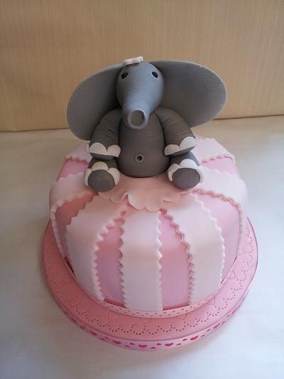 Cute Baby Elephant - Cake by Amanda Robinson