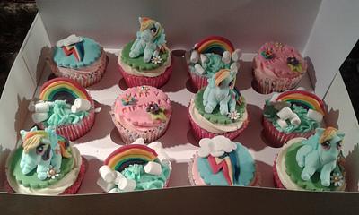 Rainbow Dash cupcakes - Cake by Karen's Kakery
