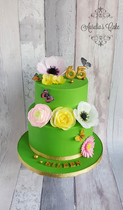 Green cake with wafer paper flowers - Cake by Aurelia's Cake