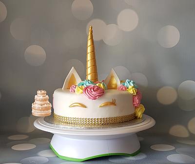 Unicorn - Cake by Pluympjescake
