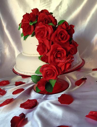 Red Roses - Cake by Nilu's Cake D'lights