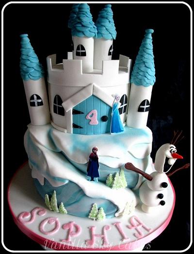 Frozen castle and mountain - Cake by VanillaSkyCakes