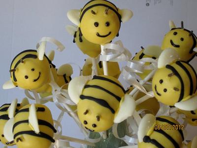 bumble bee cake pops - Cake by Nicky4rn