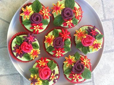 May Flower Cupcakes - Cake by Ritsa Demetriadou