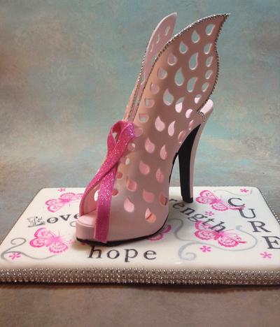 Breast cancer awareness shoe - Cake by Iris Rezoagli