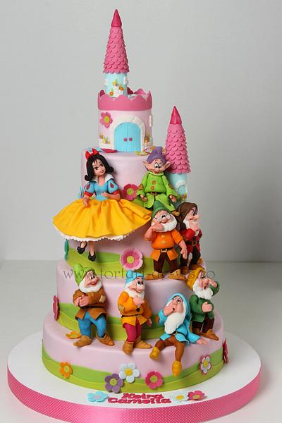 Snow White and Seven Dwarfs - Cake by Viorica Dinu