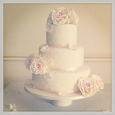 Cotswold Romance Wedding Cake  - Cake by Samantha Tempest