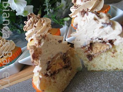 Kinderbueno cupcakes - Cake by Bianca's Bakery