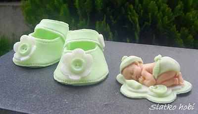 Fondant baby and shoes - Cake by O_kejk