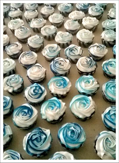 Beauties in shades of blue and white  - Cake by Candida