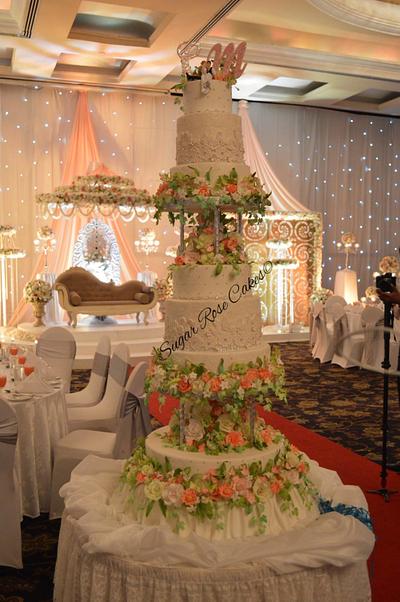 Wedding cake structure - Cake by Inoka (Sugar Rose Cakes)