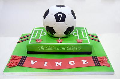 Football & pitch - Cake by The Chain Lane Cake Co.