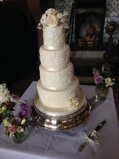 Traditional wedding cake - Cake by aali