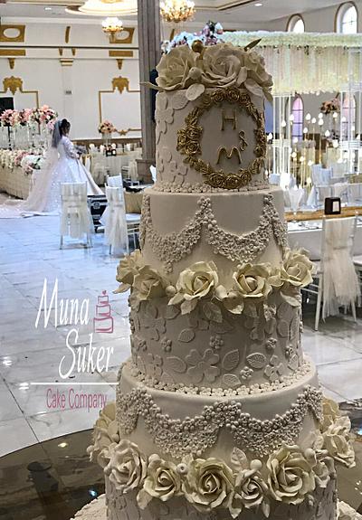 كعكة زفاف - Cake by MunaSuker